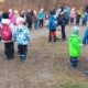 Kinder rennen beim Spiel "Lueged nöd ume de Fuchs gaht ume"