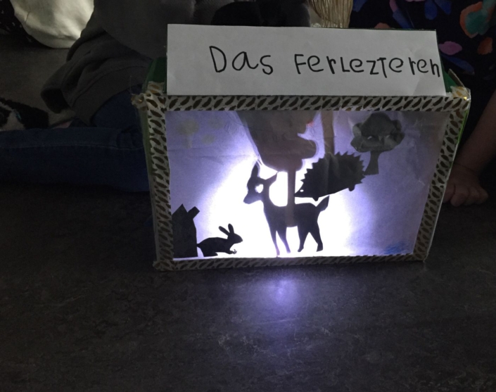 Schattentheater das verletzte Ren