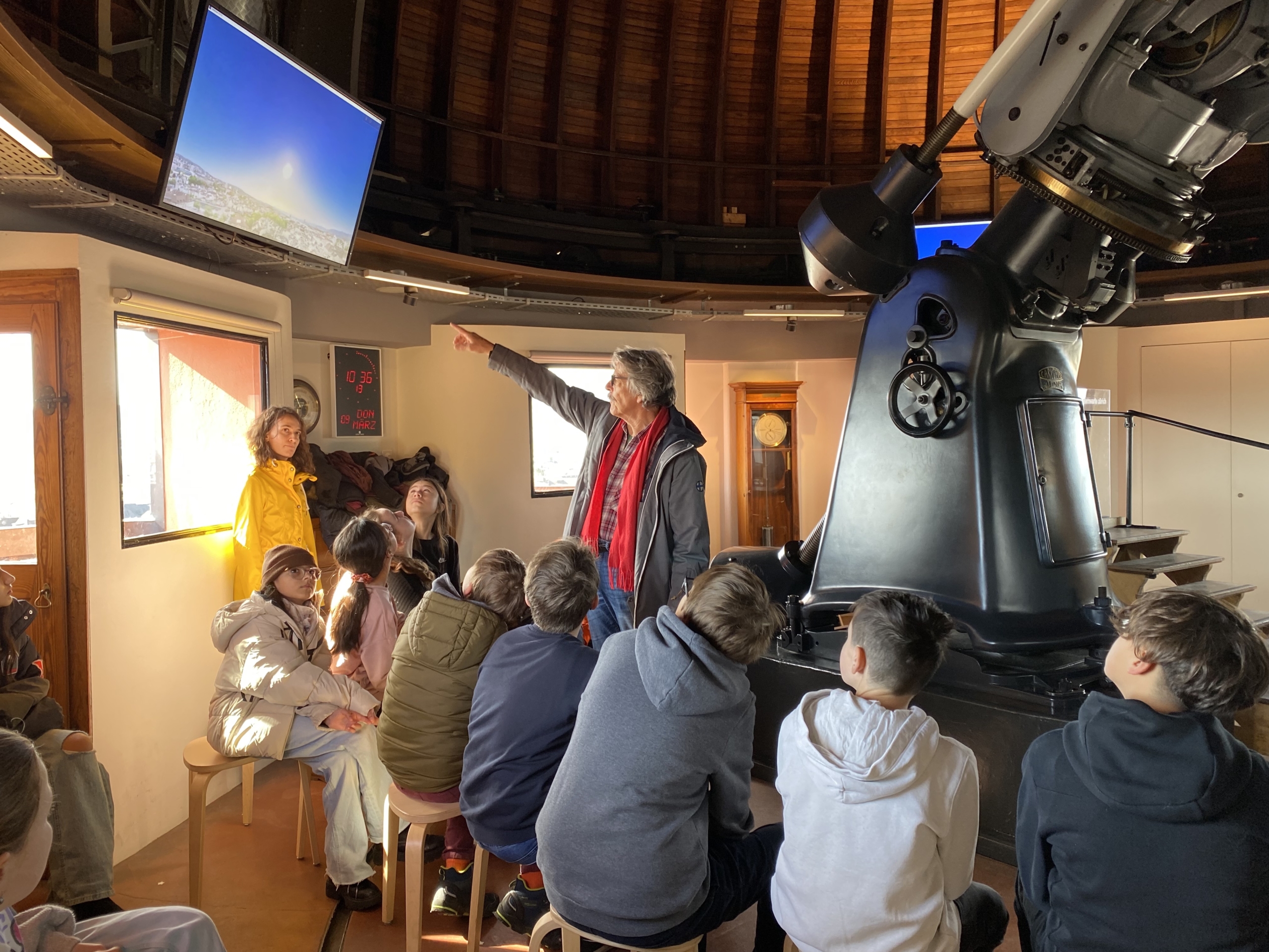 Herr Peter erzählt spannendes zu den Planeten