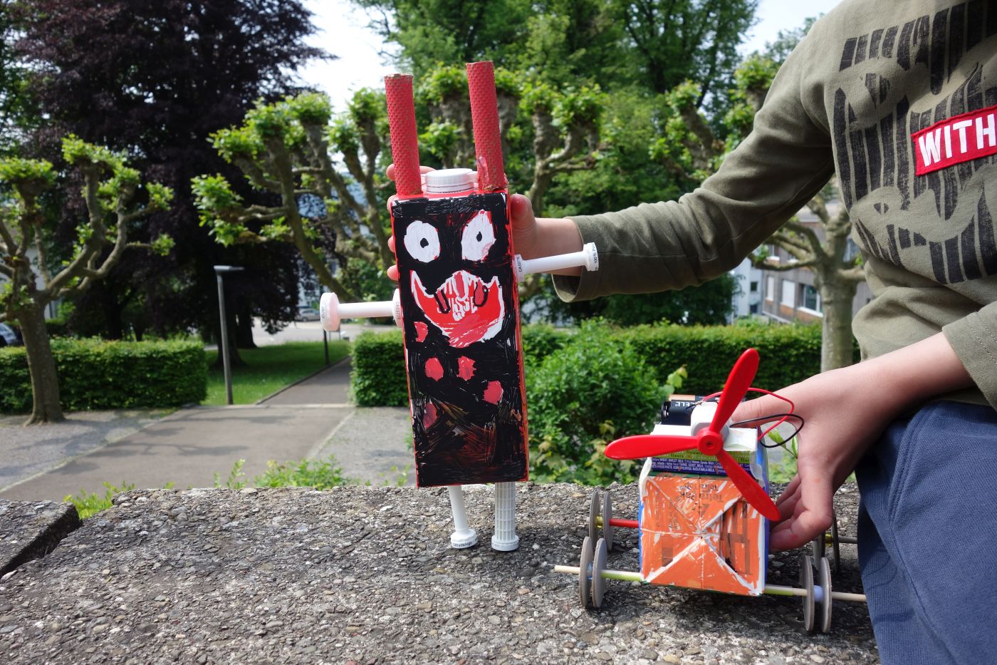Monster und Fahrzeug