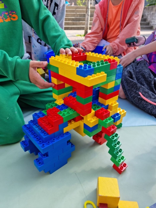 Turm bauen