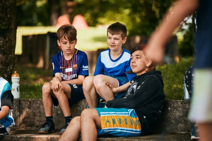 Jungen beim Sporttag