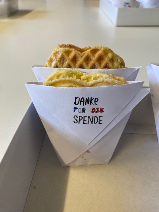 Waffeln in Tüte mit Aufschrift Danke für die Spende