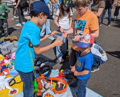 Kinder verhandeln über Verkaufspreis
