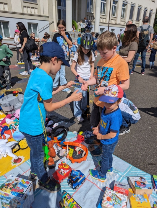Kinder verhandeln über Verkaufspreis