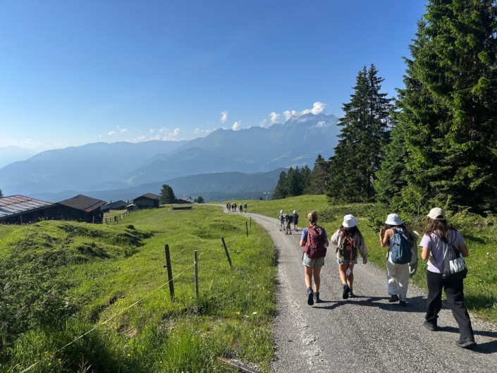 Kinder beim Wandern
