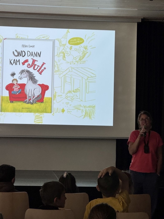 Autorin stellt ihr Buch vor