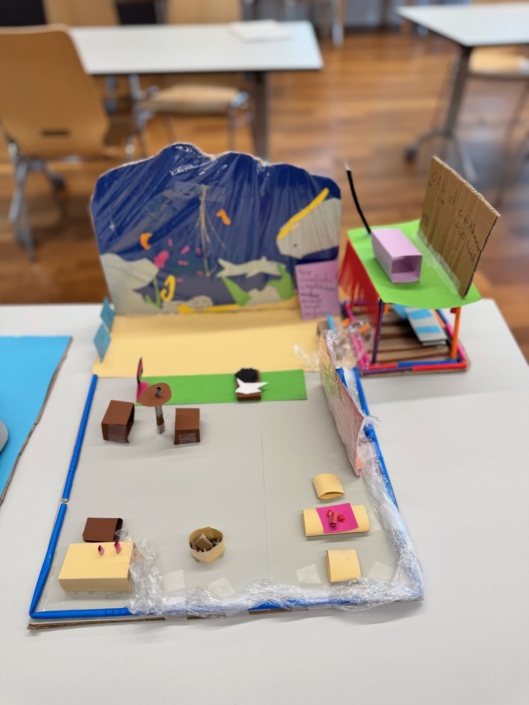 Aquarium und Restaurant aus Papier