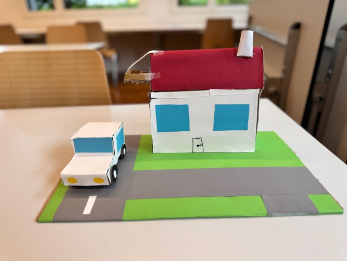 Haus und Auto aus Papier