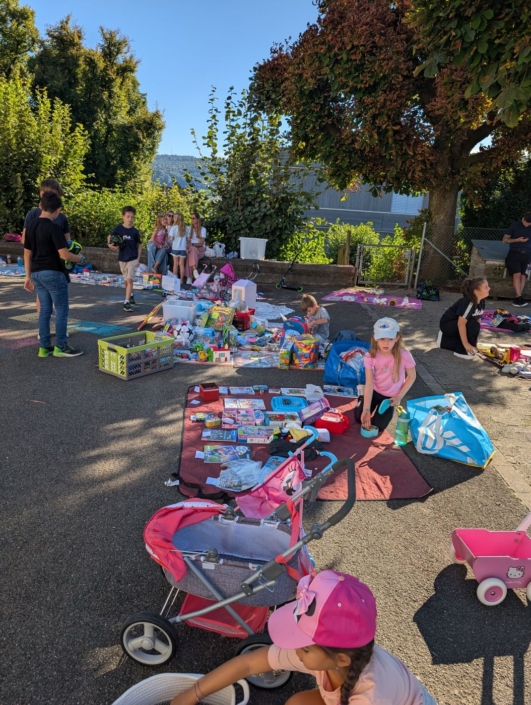 Flohmarkt auf dem Pausenplatz