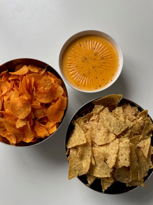 Nachos und Käsesauce