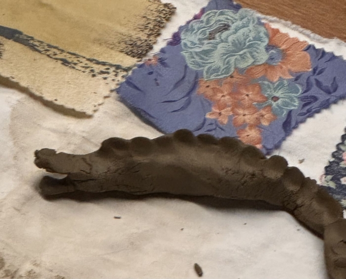 20260324_Werkgeschichte_UST_07 Krokodil aus Ton