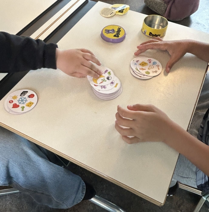 2 Kinder beim Double spielen