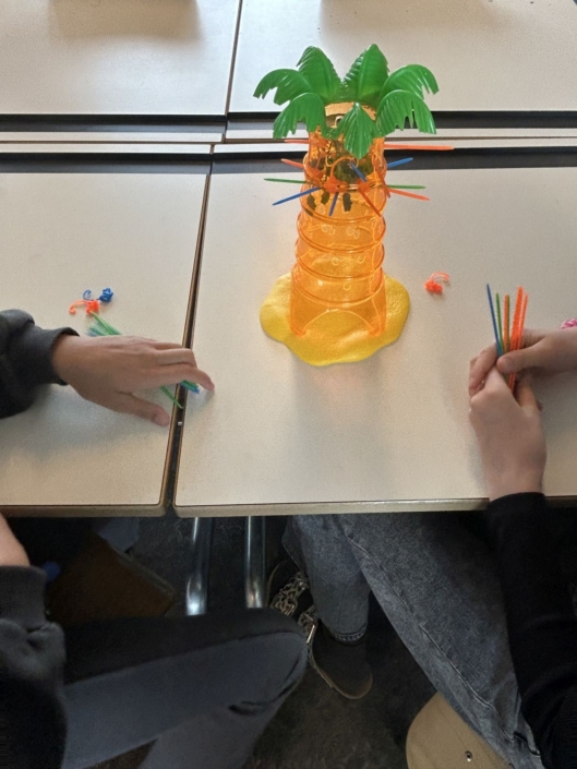 Spiel mit Affen in der Palme